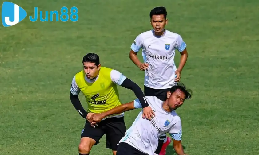 Persela Lamongan nhỉnh hơn về chỉ số ELO nhưng phải làm khách trên sân Balikpapan Persela Lamongan nhỉnh hơn về chỉ số ELO nhưng phải làm khách trên sân Balikpapan